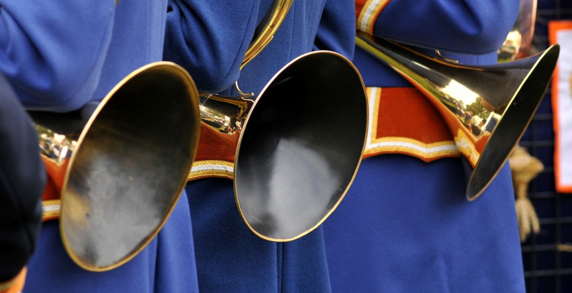 Les sonneurs de trompes de la Bruche seront présents à la messe Saint-Hubert du GIC du Massif 11. Crédit photo : beatrix kido/AdobeStock